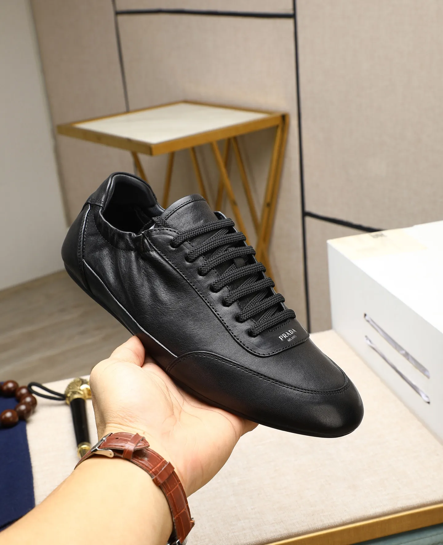 Men's shoes 💰 680 (top version) Product trademark: Prada "Prada" original casual shoes Regular size: 38-44 (can be customized to 45) Product materials: Original imported cowhide upper, original outsole.